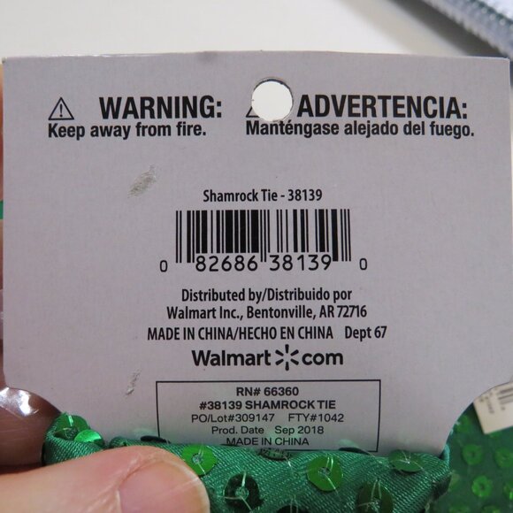 St Patrick's Day party items (suspenders, tie, wall décor & invitations) - Picture 8 of 14